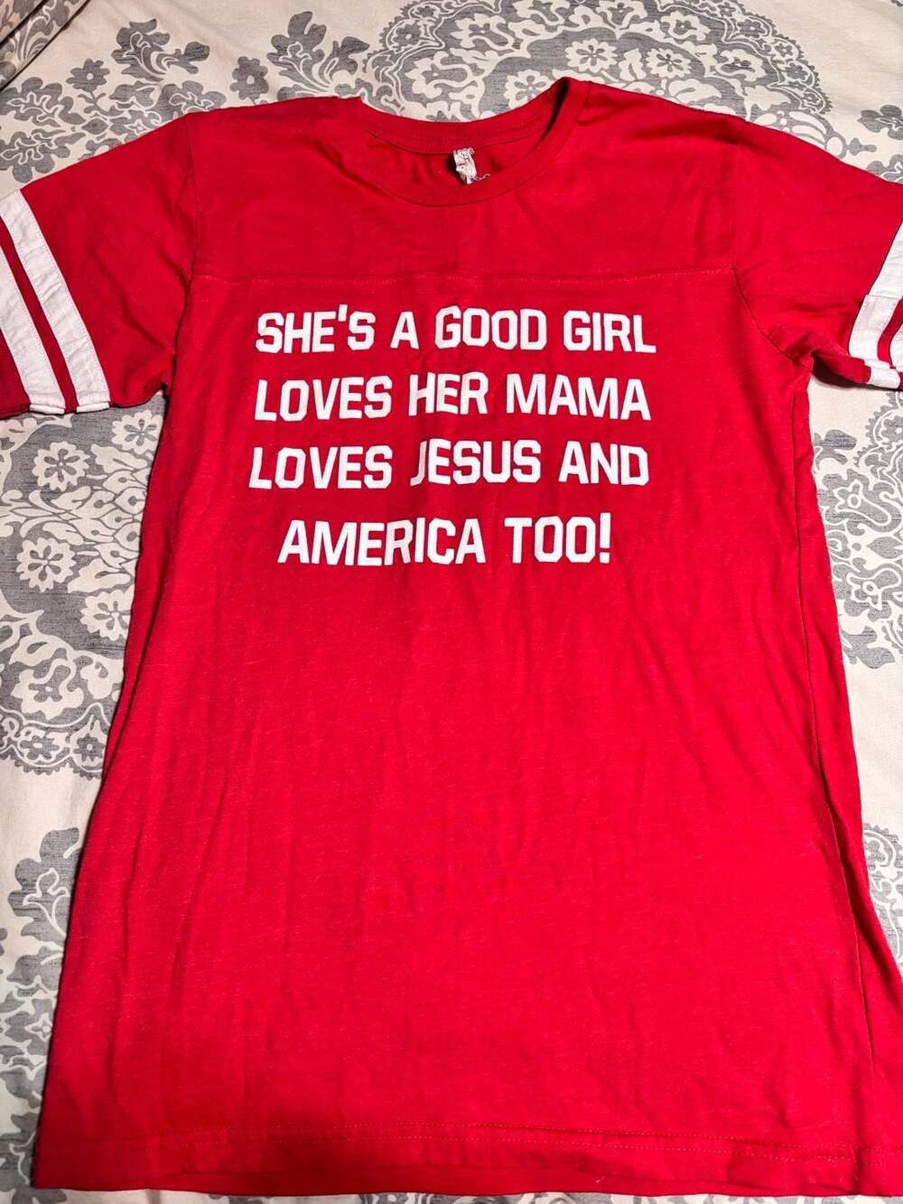 L.A.T. Apparel T-Shirt Size S Red Graphic Tee